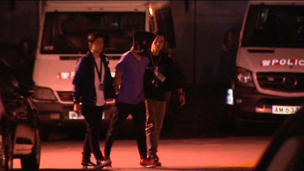 警方拘一男子涉虐兒　帶返警署調查