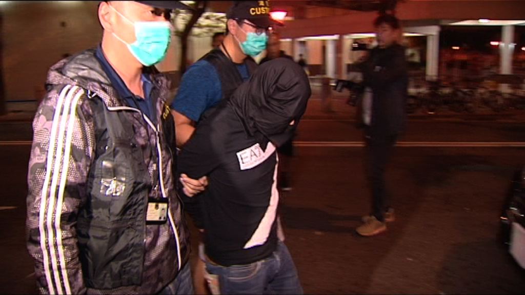 海關深水埗截查車檢獲私煙　拘一男