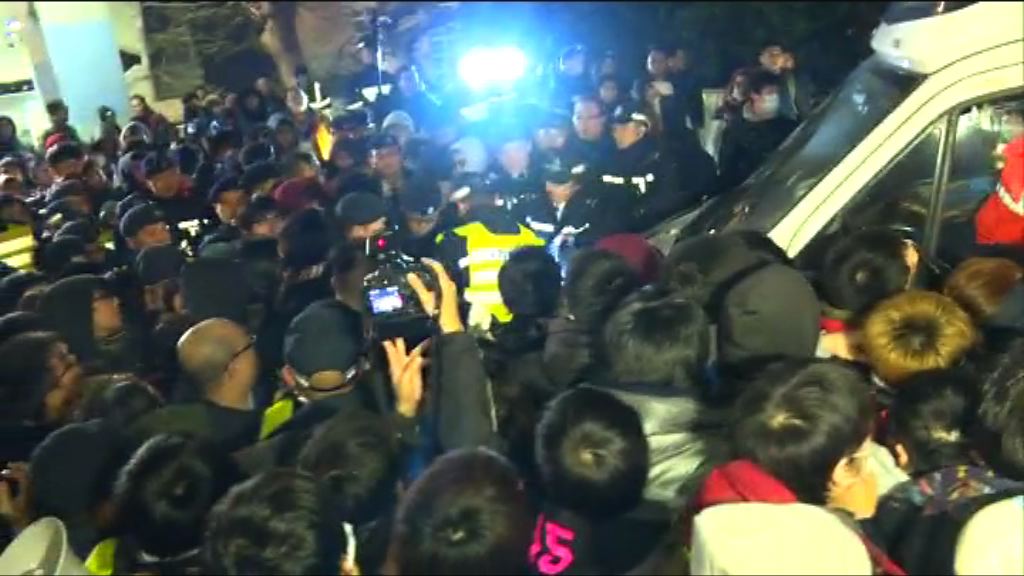 港大生包圍校委會再多一人被控