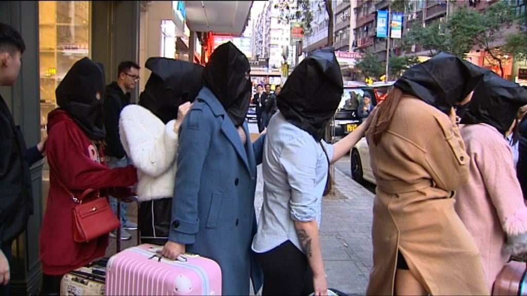 警方聯同入境處掃黃拘十四女子