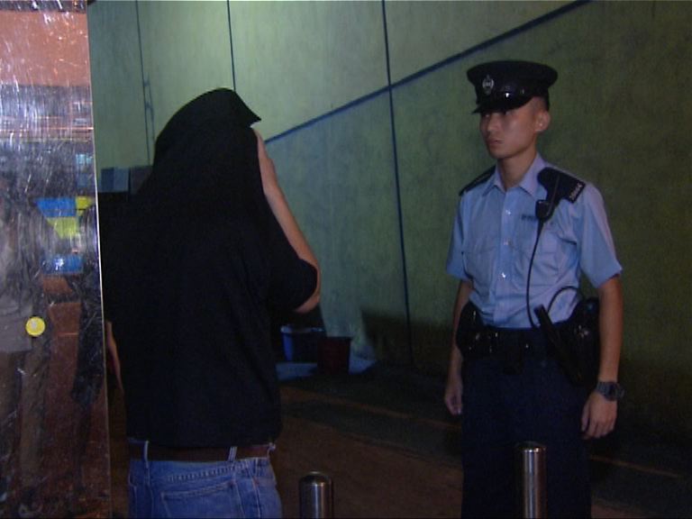 警方打擊的士濫收車資拘一司機