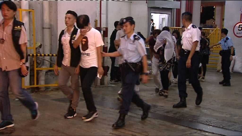 警屯門工廈破無牌酒吧拘55人