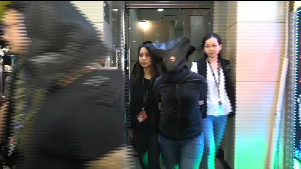 警方油麻地檢武器及爆炸品拘6人