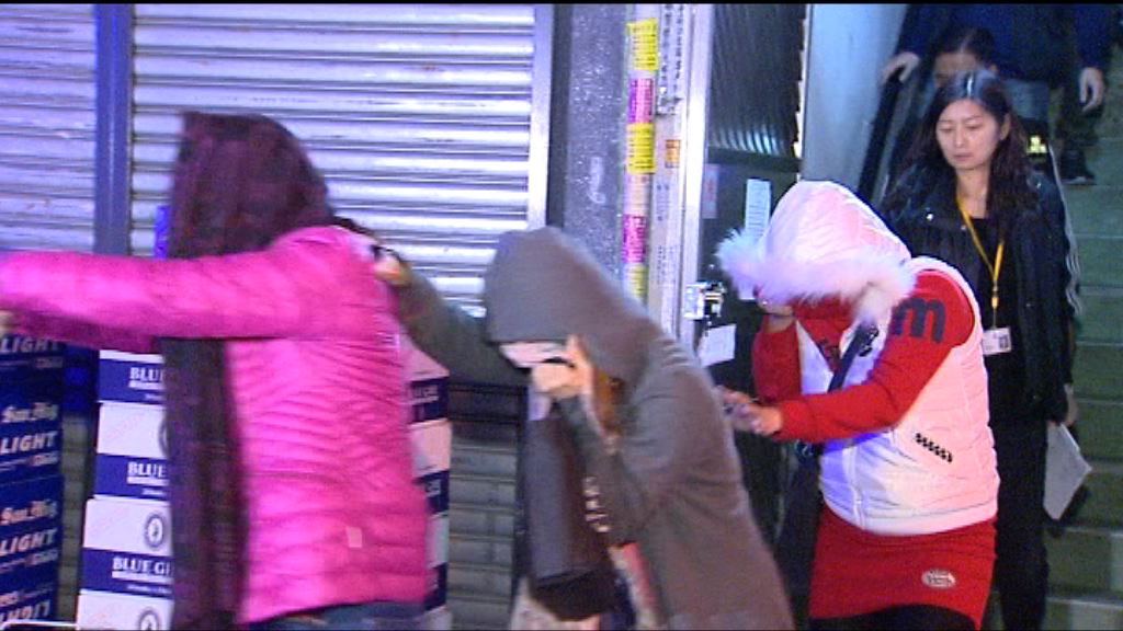 警方元朗破無牌酒吧拘九人