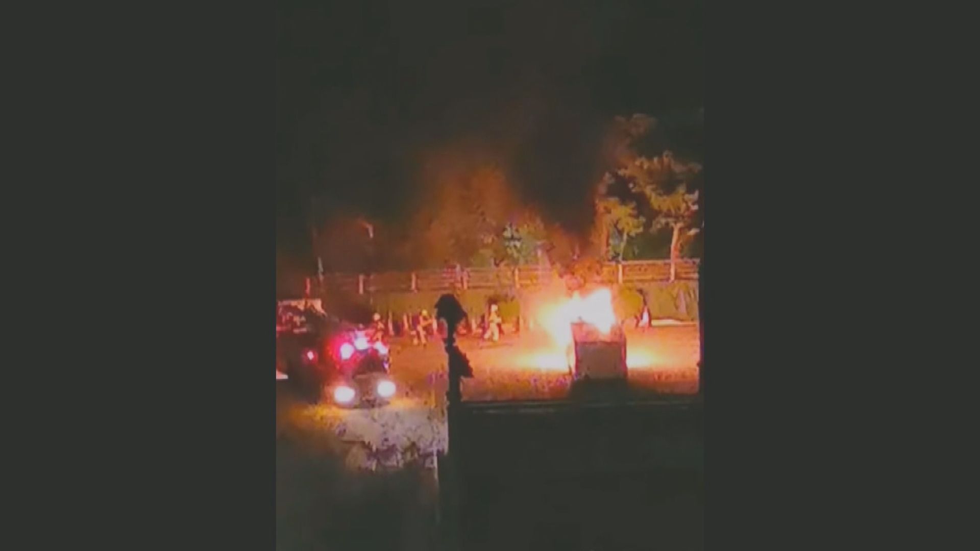 警察遊樂會凌晨被投十個汽油彈　警列縱火案追緝三男子