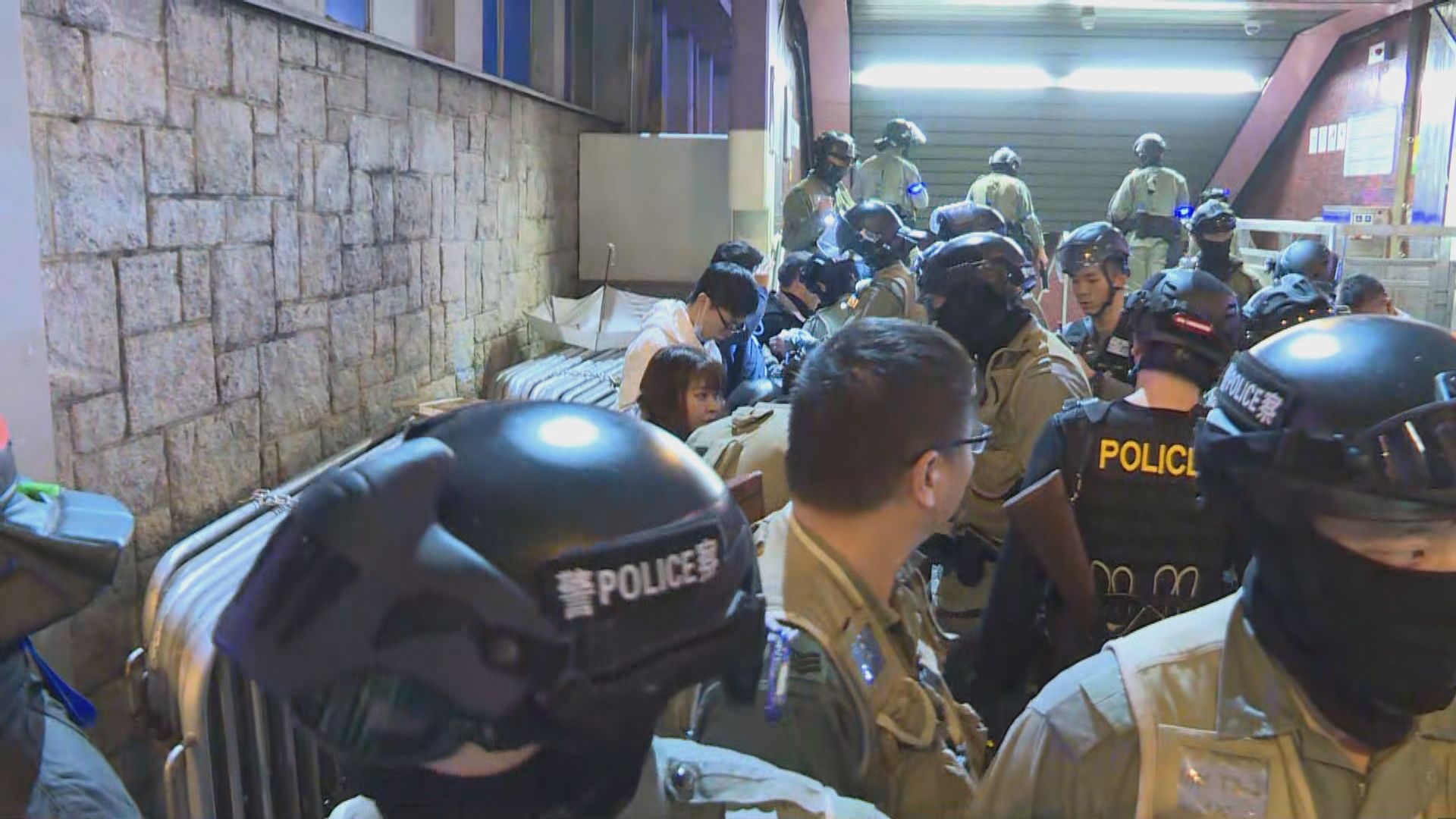 港鐵太子站晚上有人聚集　防暴警出動驅散