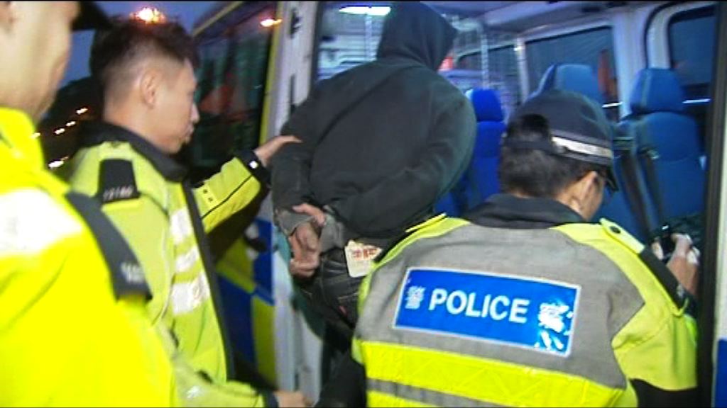 西貢電單車司機涉雙節棍襲警