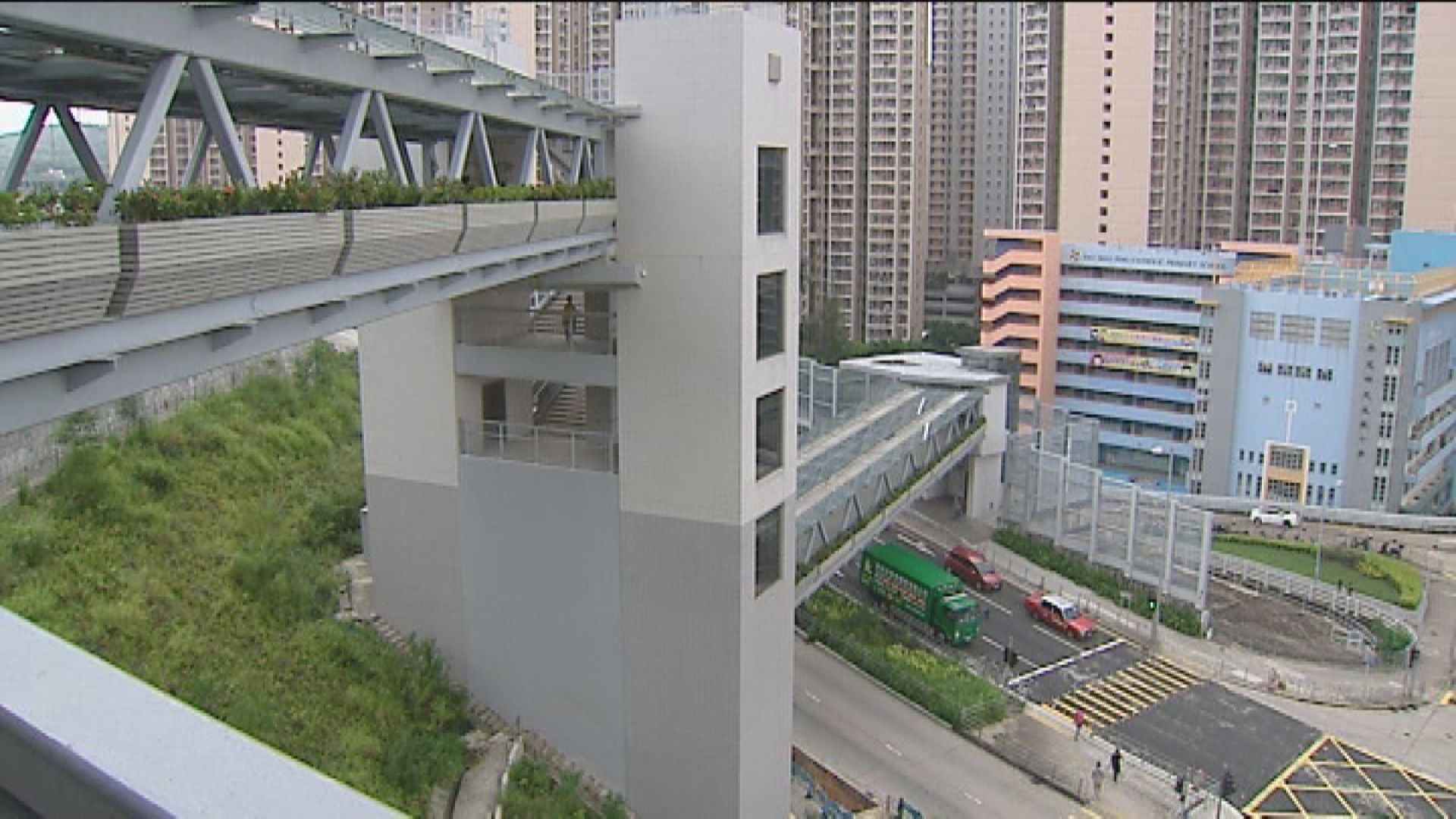 審計報告：未設計先批工程　安達臣道行人天橋超支近10億元