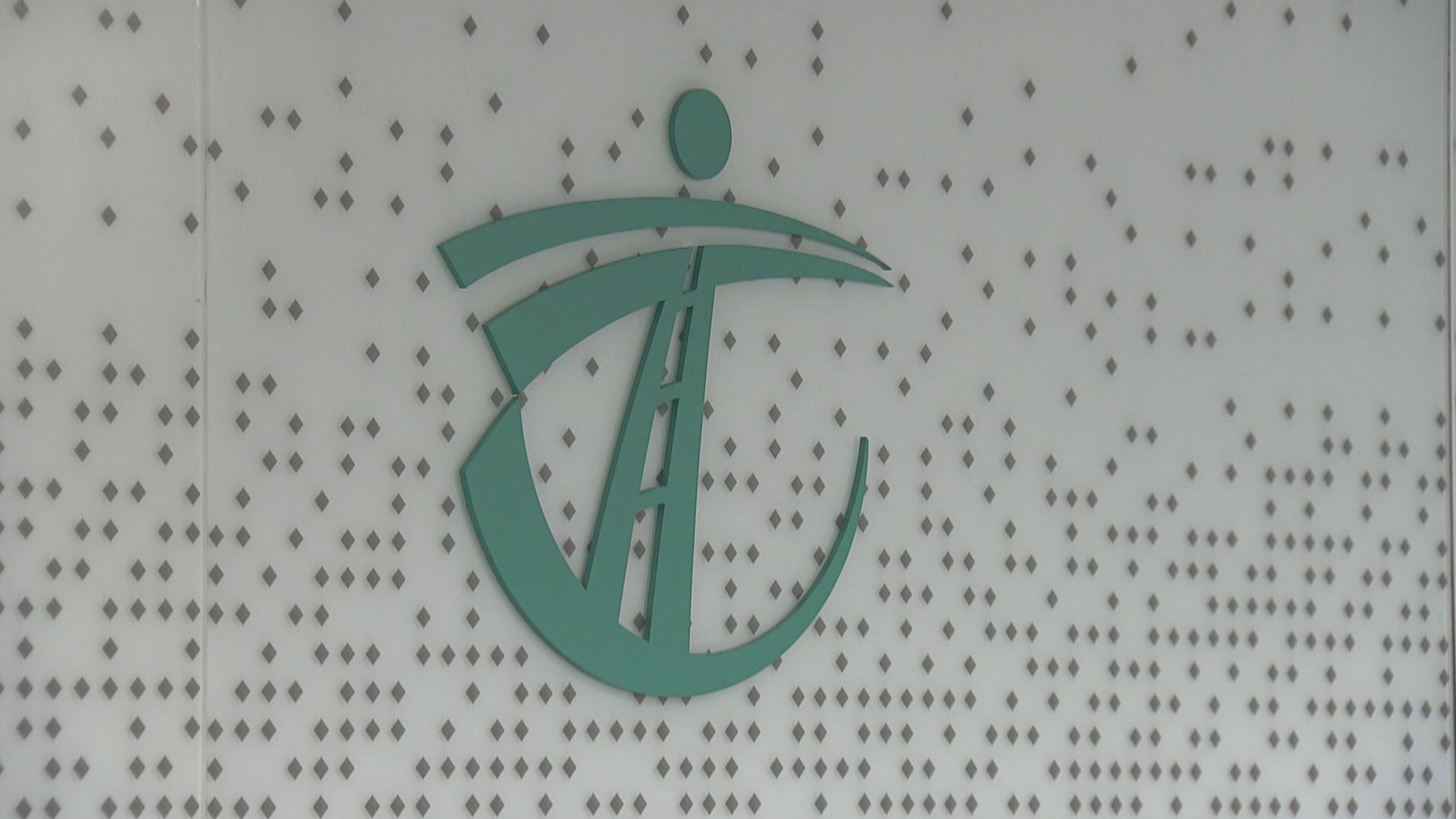 電單車及私家車考牌分別等8.5及10個月 