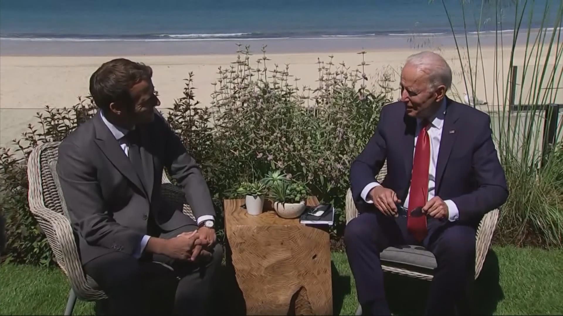 美法領袖通話同意磋商重建互信　兩國外長稍後會晤