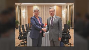 王毅晤澳洲外長黃英賢　阿爾巴尼斯周六將訪華