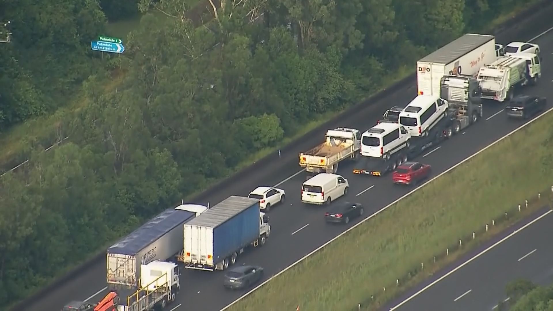 澳洲公路貨車散落金屬碎片　300部車車胎被刺穿