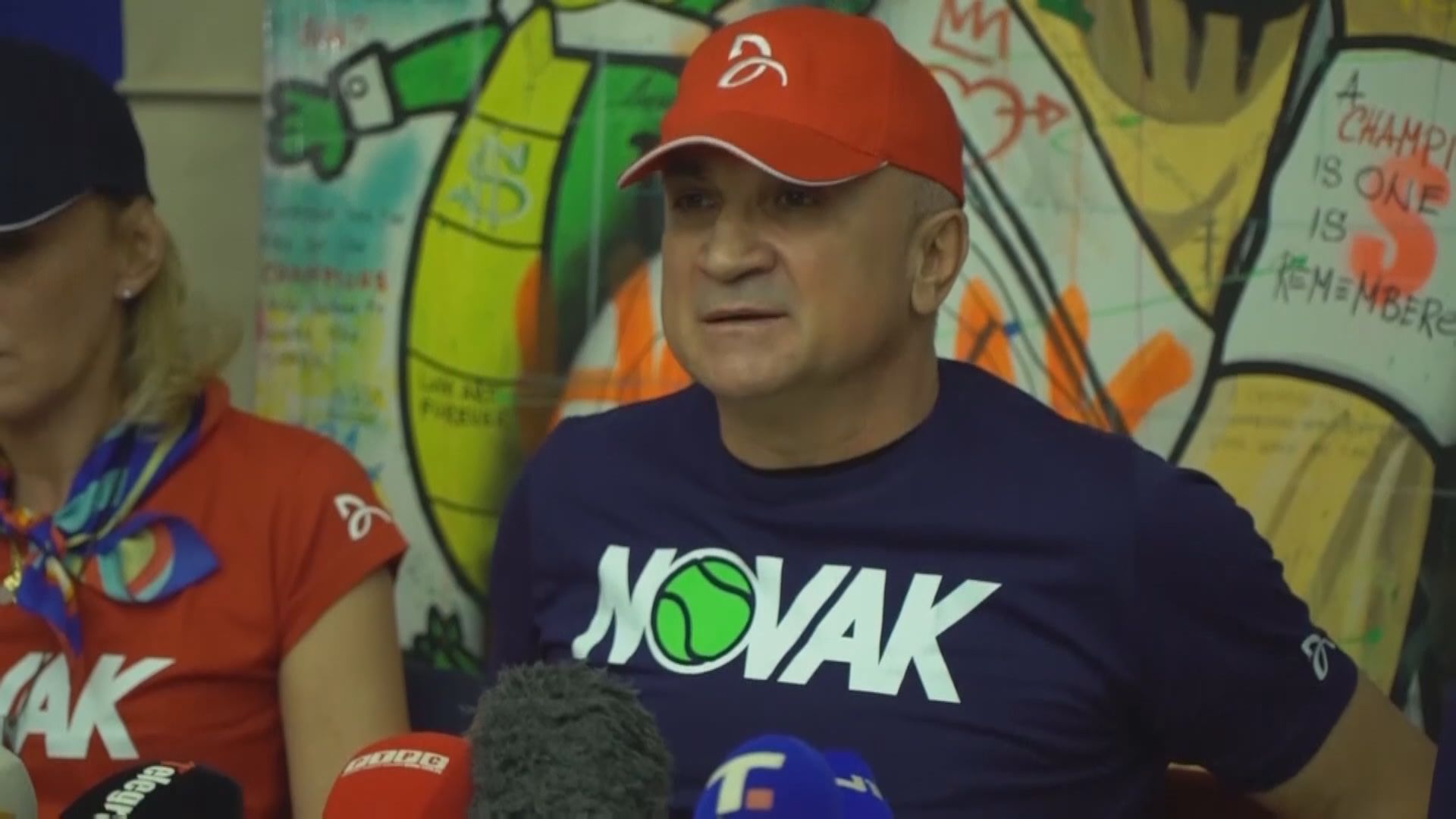 祖高域續於隔離酒店逗留　父母批評澳洲做法