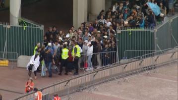 澳洲悉尼港一帶已迫滿人 等候看除夕煙花匯演