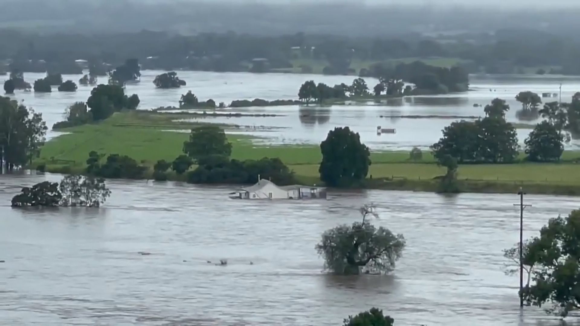 澳洲新南威爾士州暴雨持續　多地民眾撤離