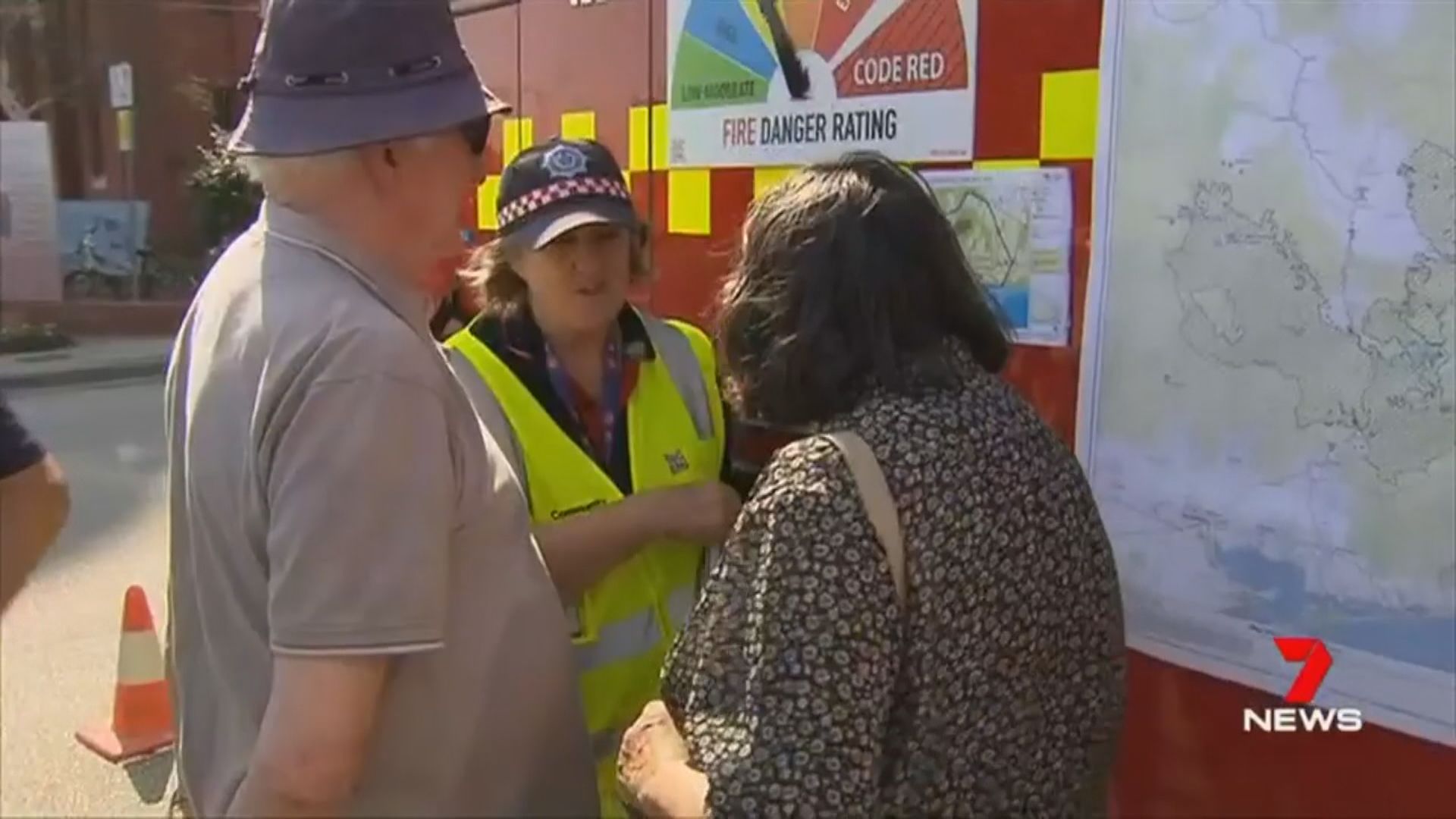 澳洲山火失控逼近墨爾本民居