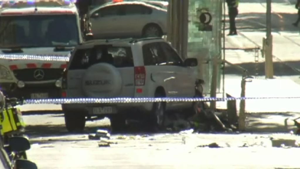 墨爾本汽車撞途人最少14傷　兩人被捕