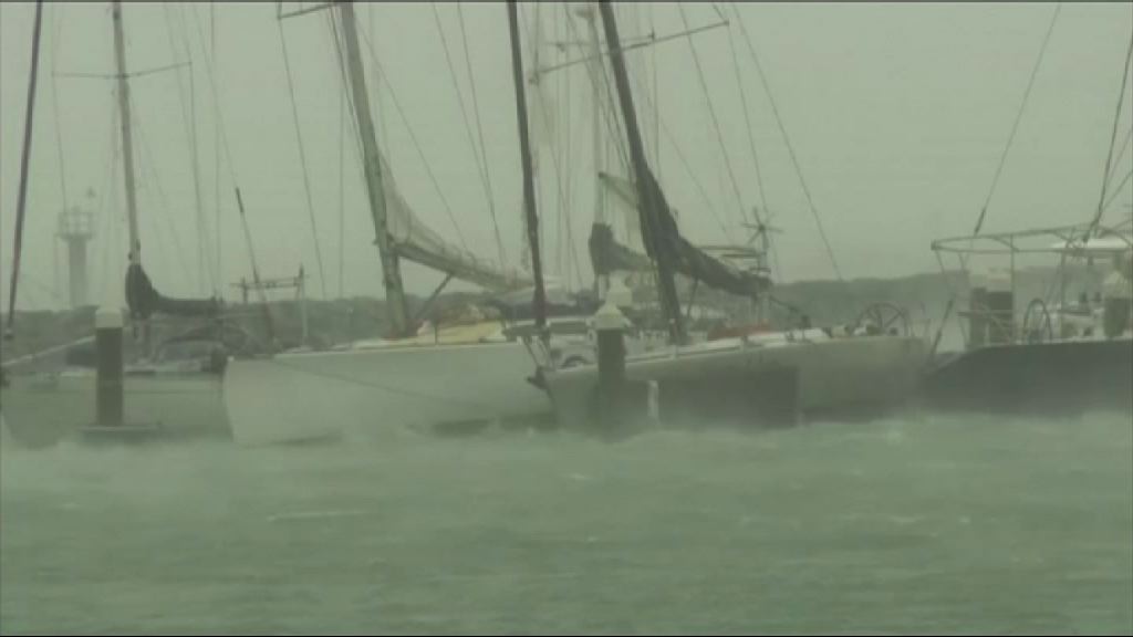 熱帶氣旋襲昆士蘭近五萬戶停電