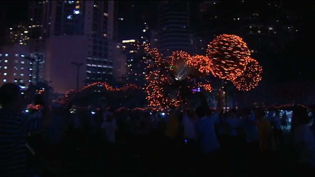 中秋夜舞火龍穿梭大坑走入維園