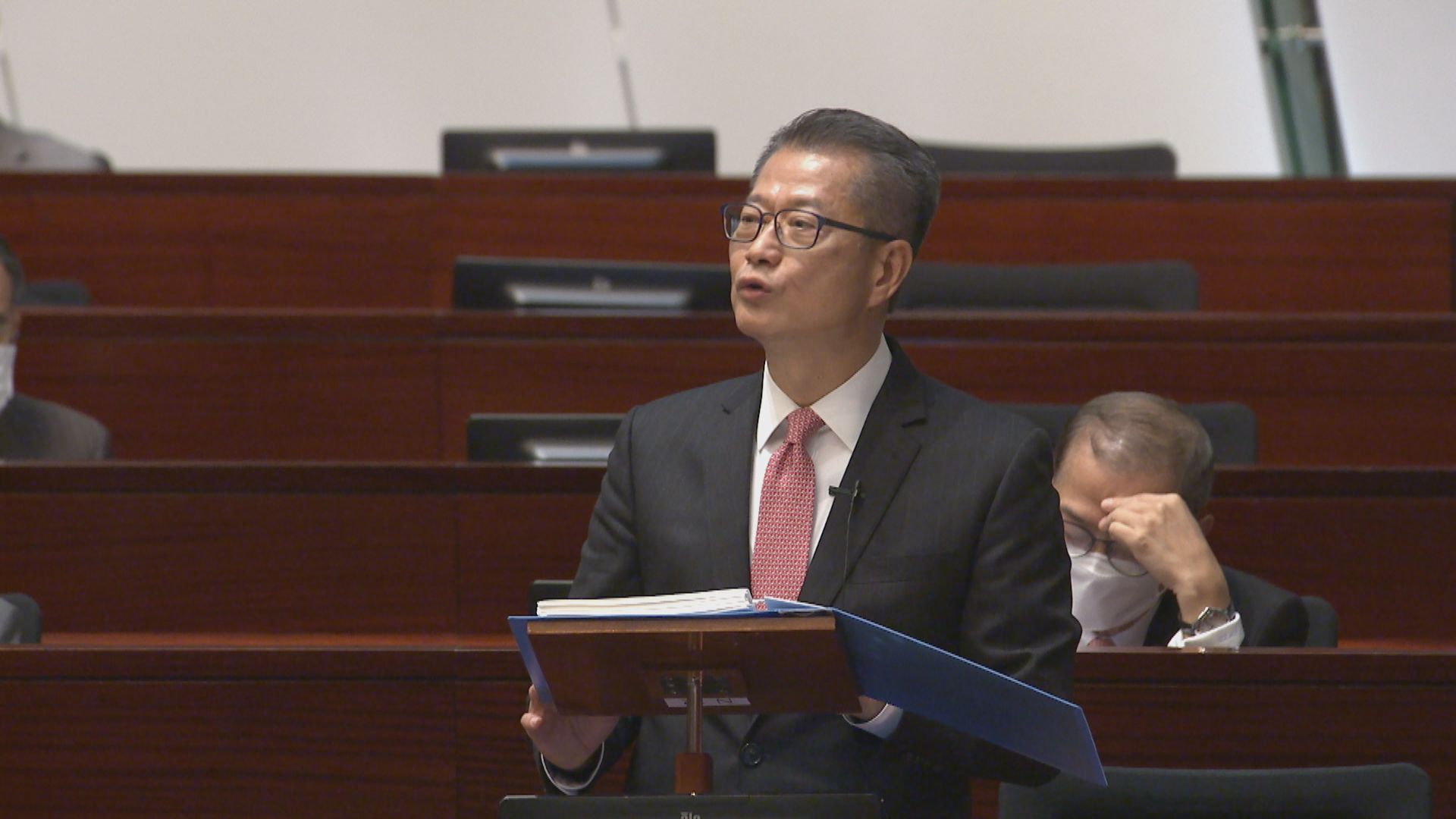 【財政預算案】陳茂波料港今年經濟增長3.5至5.5%