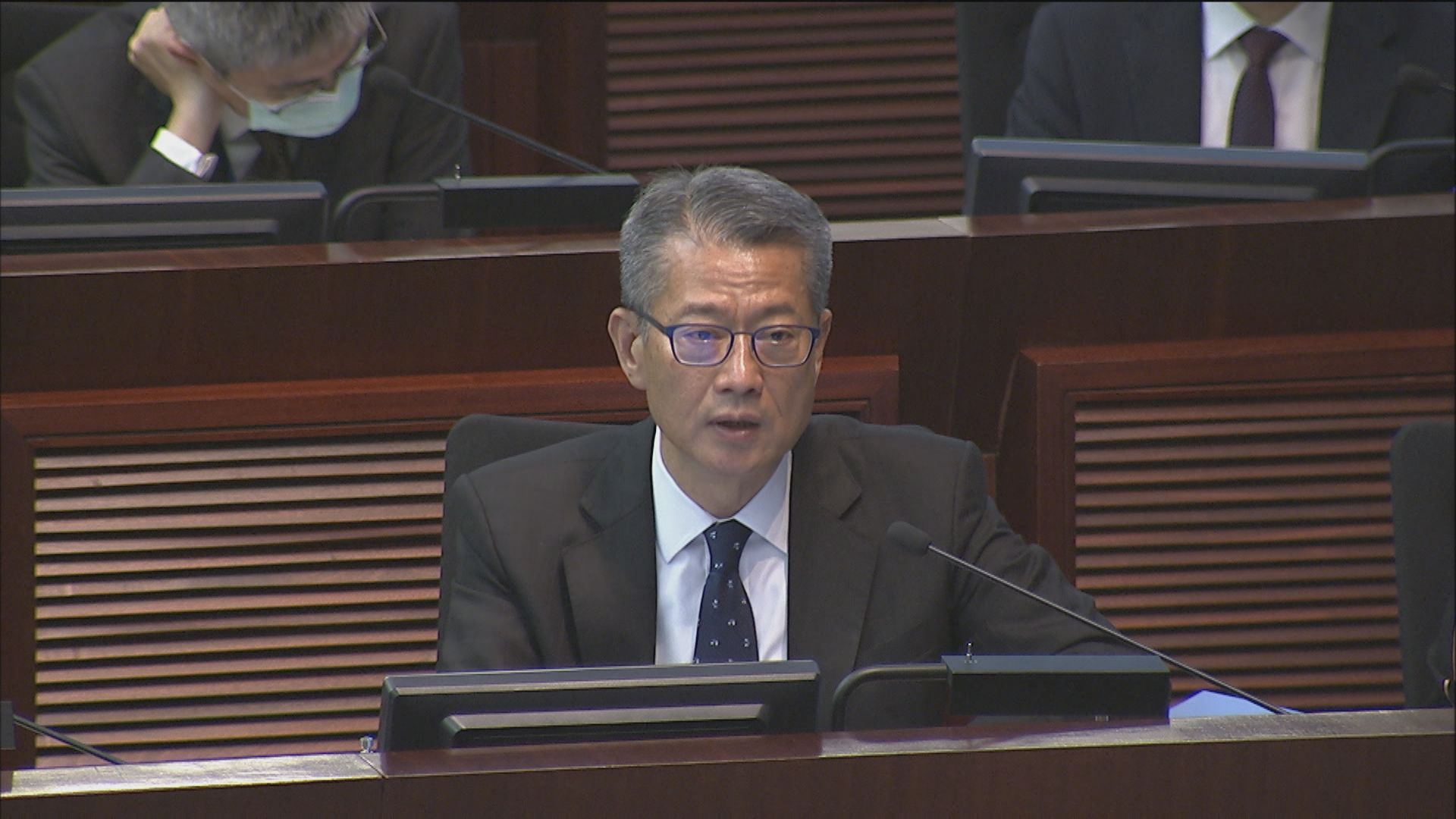 派一萬元不包括新移民　陳茂波：關愛基金研補漏