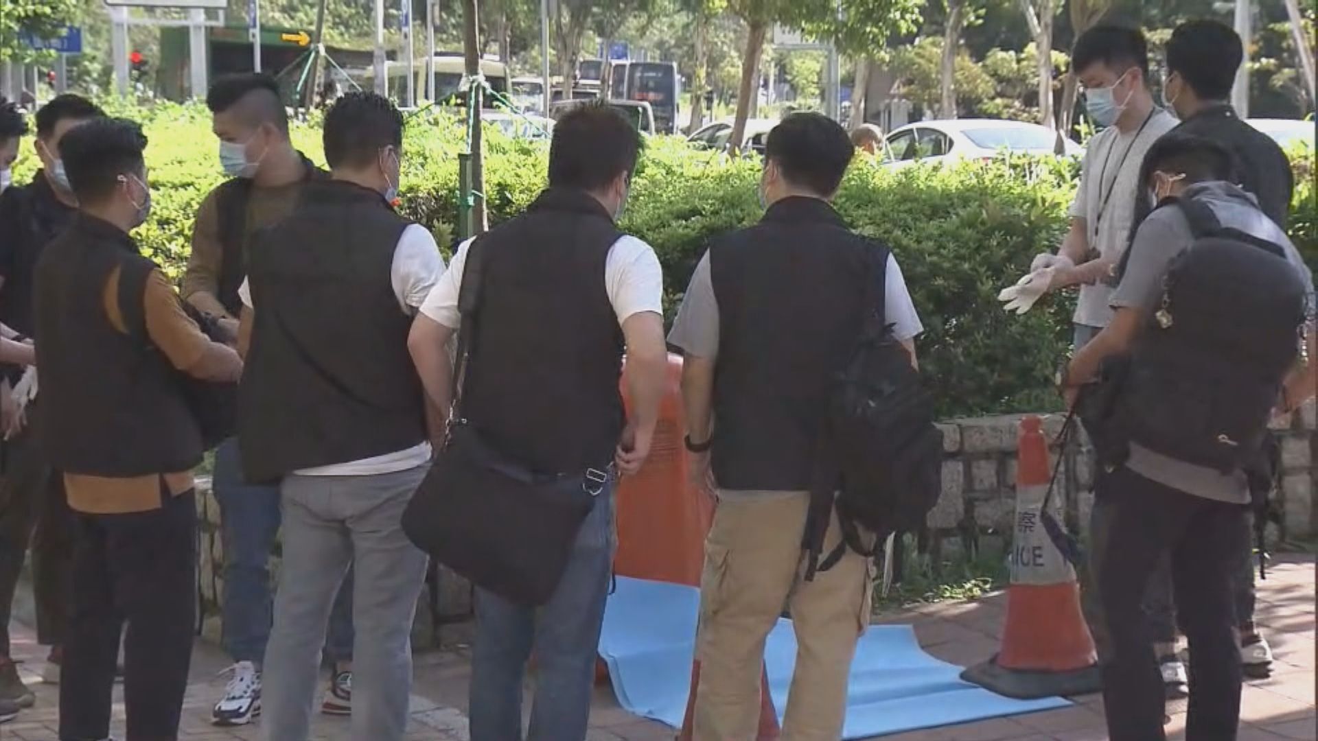 天水圍連臍帶女嬰被棄在垃圾桶旁　警方追查母親下落