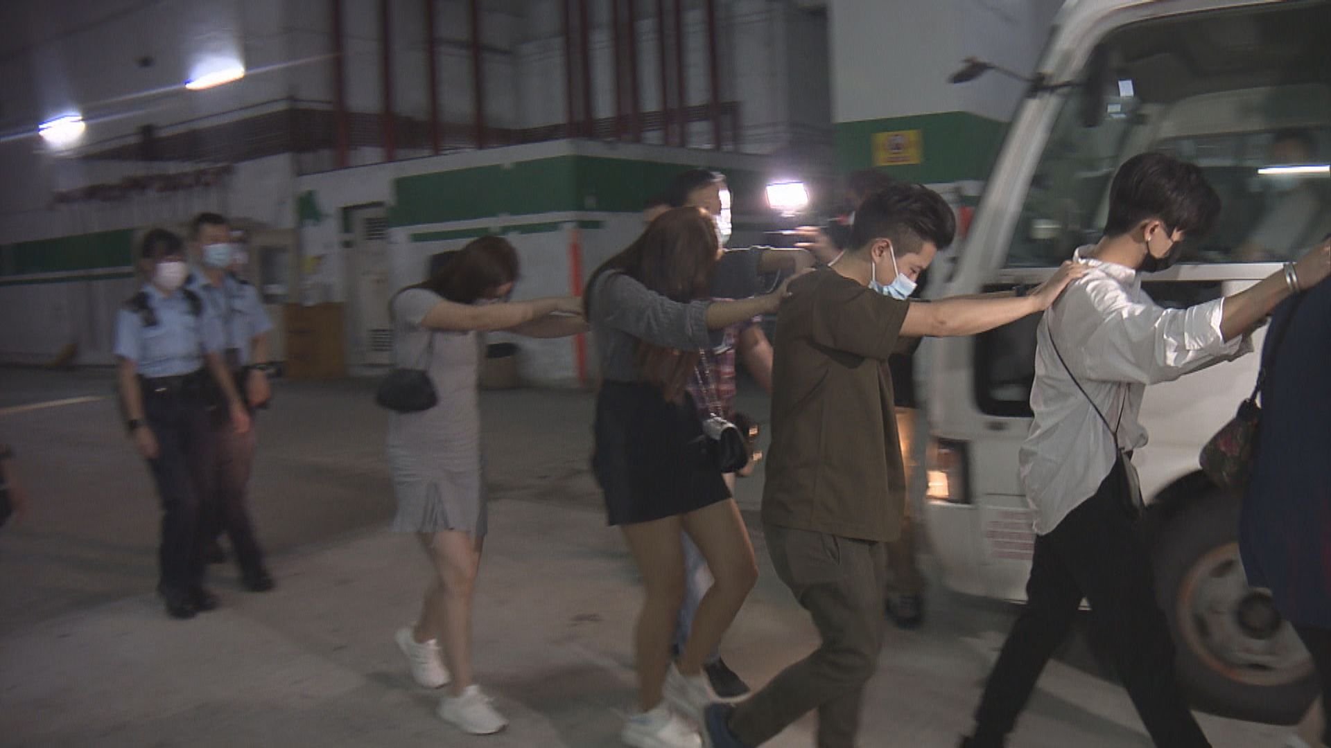 警方復活假突擊搜查多區　逾900人涉違限聚令被票控