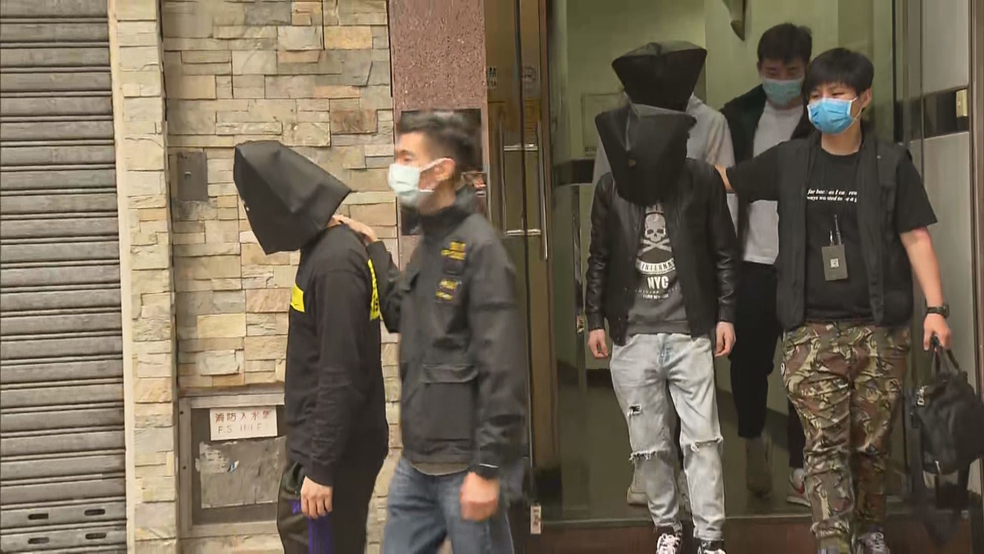 尖沙咀酒吧涉凌晨兩時後營業　三人被捕及過百人被票控