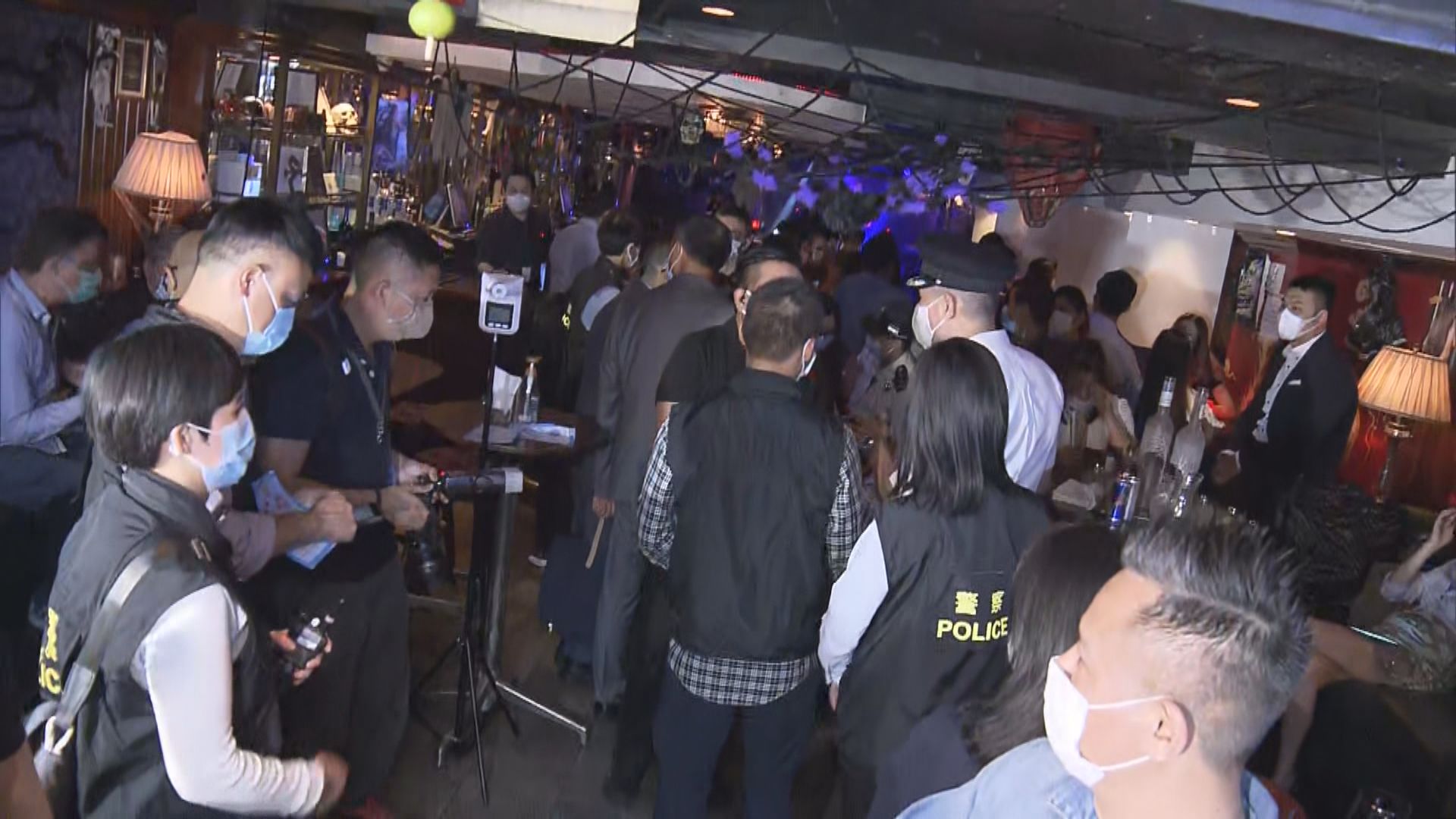 酒吧每枱人數上限放寬　當局派員巡查呼籲市民遵守限聚令