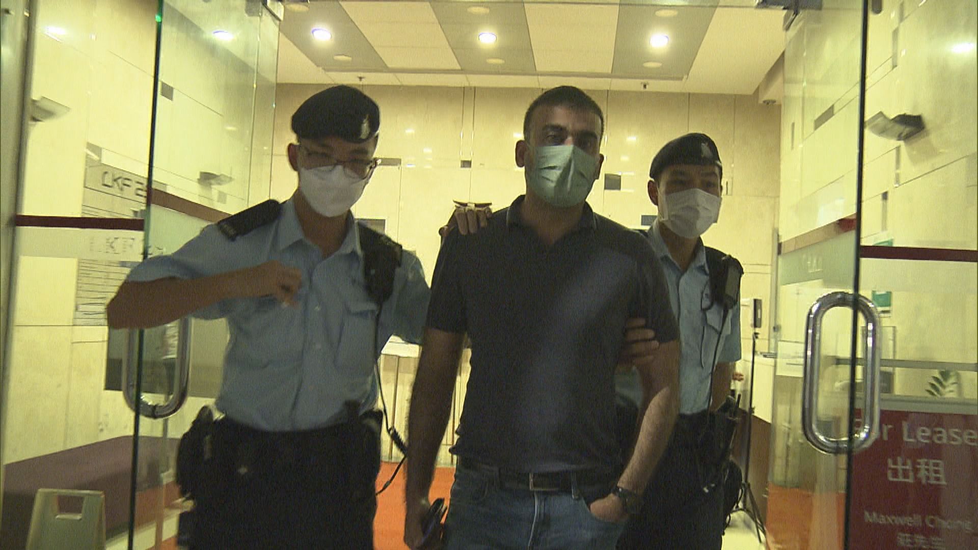 警蘭桂坊查牌　九名男女涉違反防疫條例被罰款