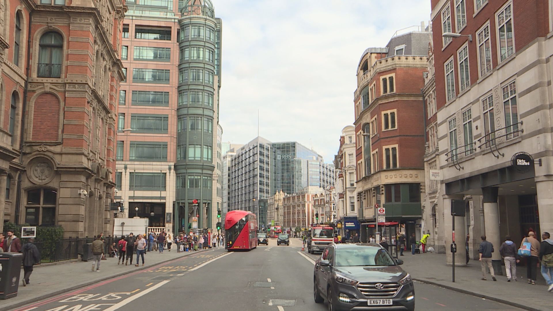 據報巴克萊銀行制定削減10億英鎊成本計劃 或裁二千人