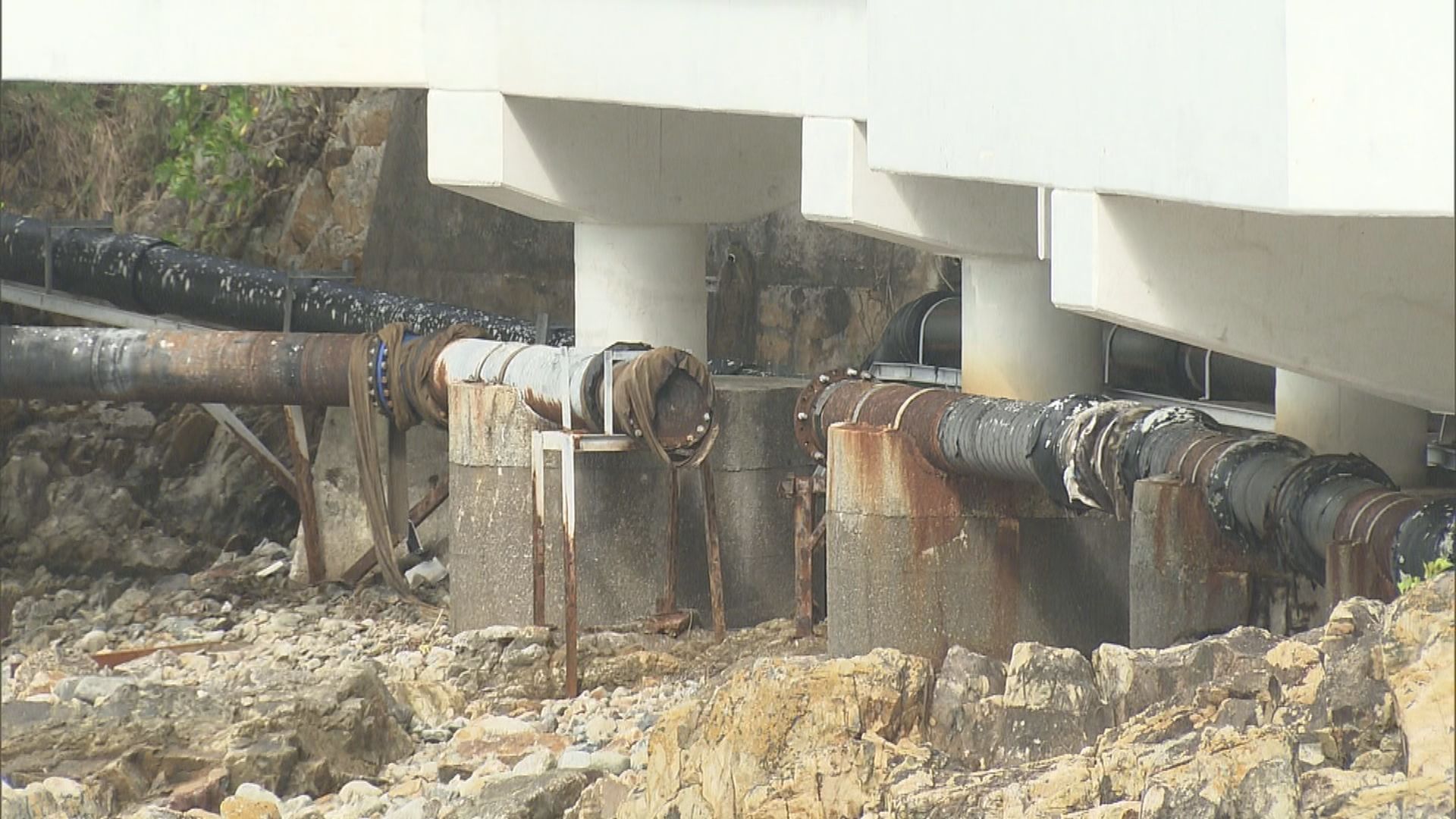 渠務署修復苗鍾徑污水管　環保署檢驗深水灣淺水灣水質