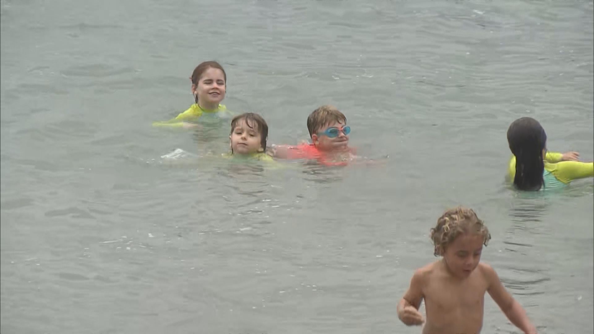 康文署重開15個泳灘　泳客表示人流不太多不擔心