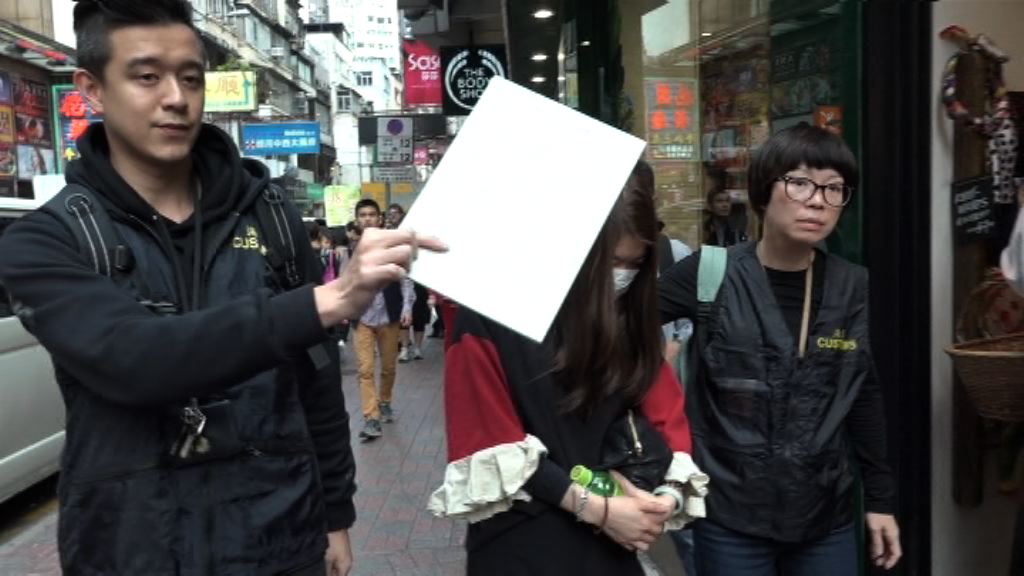 兩女子涉違反商品說明條例被捕