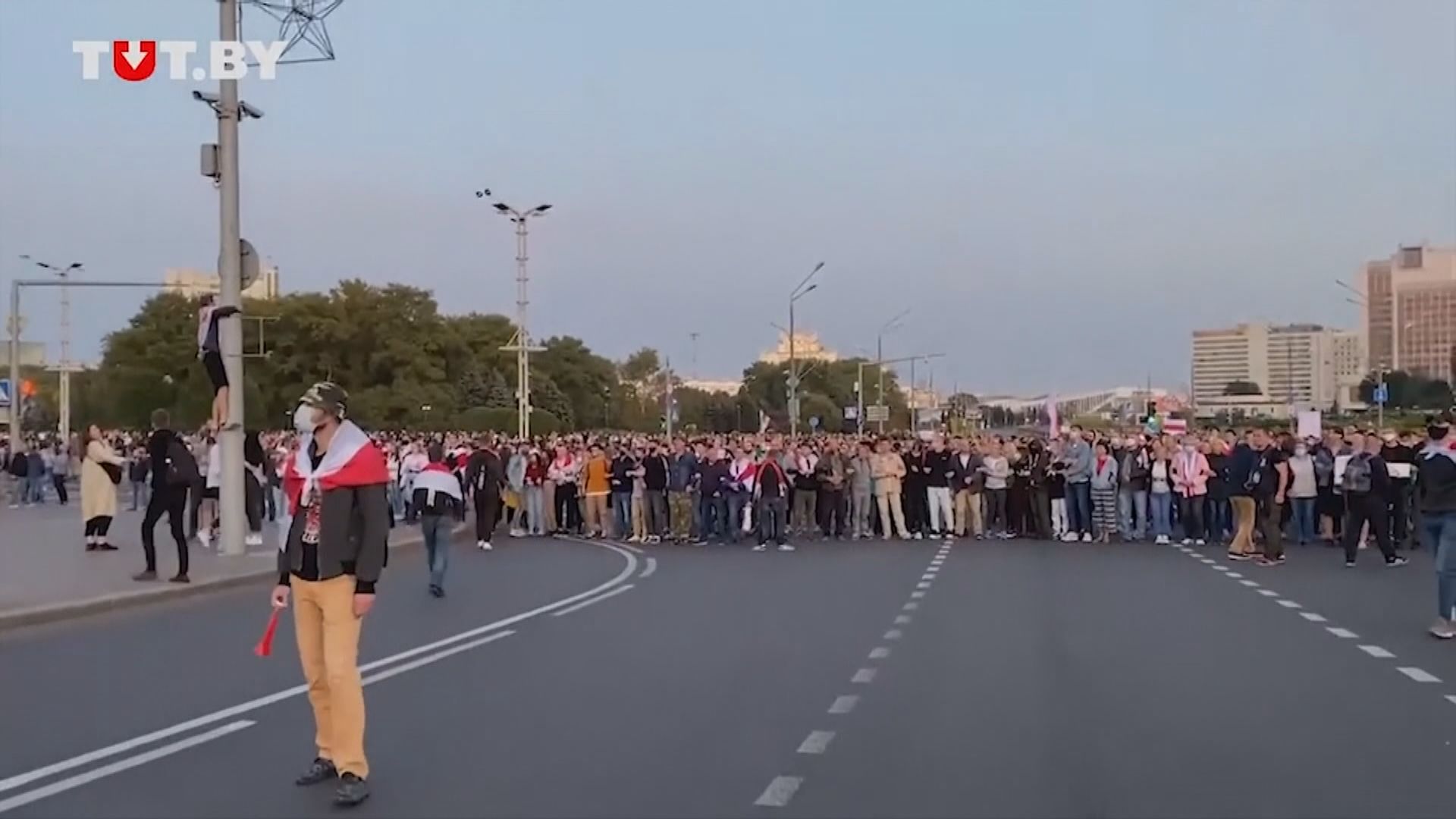 白俄羅斯有示威者抗議盧卡申科無公布下宣誓就職總統