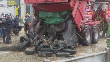 大批農民趁歐盟農業部長開會堵路抗議  與會官員稱將回應訴求