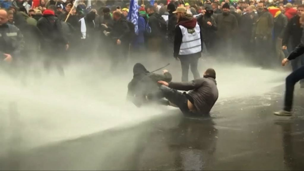 比利時軍人抗議政府提高退休年齡釀衝突