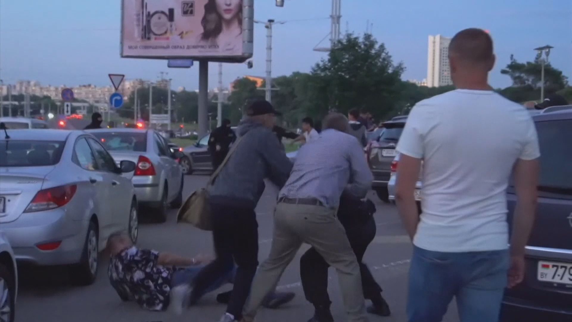 白俄羅斯有民眾上街質疑選舉舞弊　與警方爆發衝突