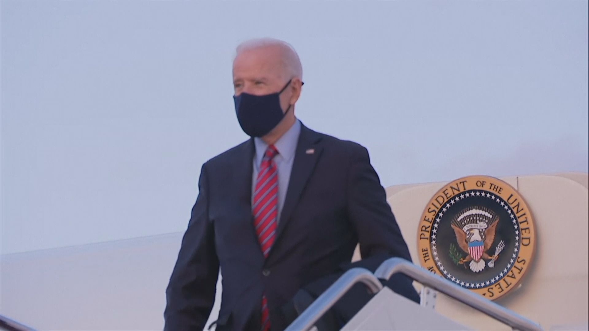 拜登首度以總統身份乘搭空軍一號