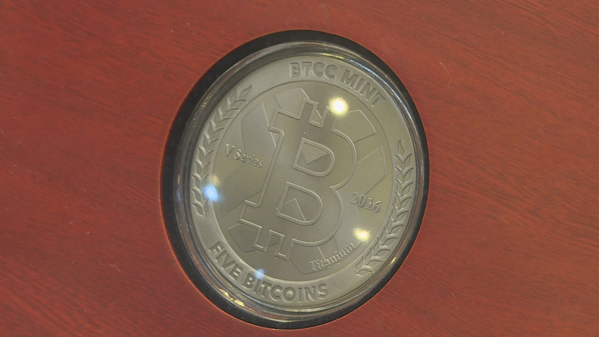 比特幣再創新高　曾升穿5.6萬美元