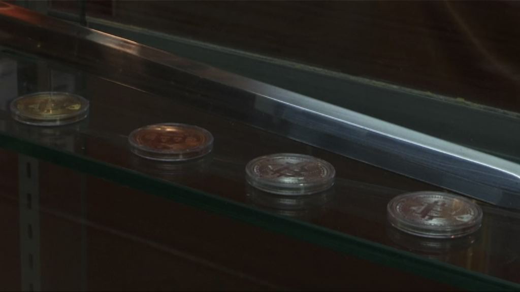 巴菲特蓋茨齊抨擊比特幣　比特幣價格下挫