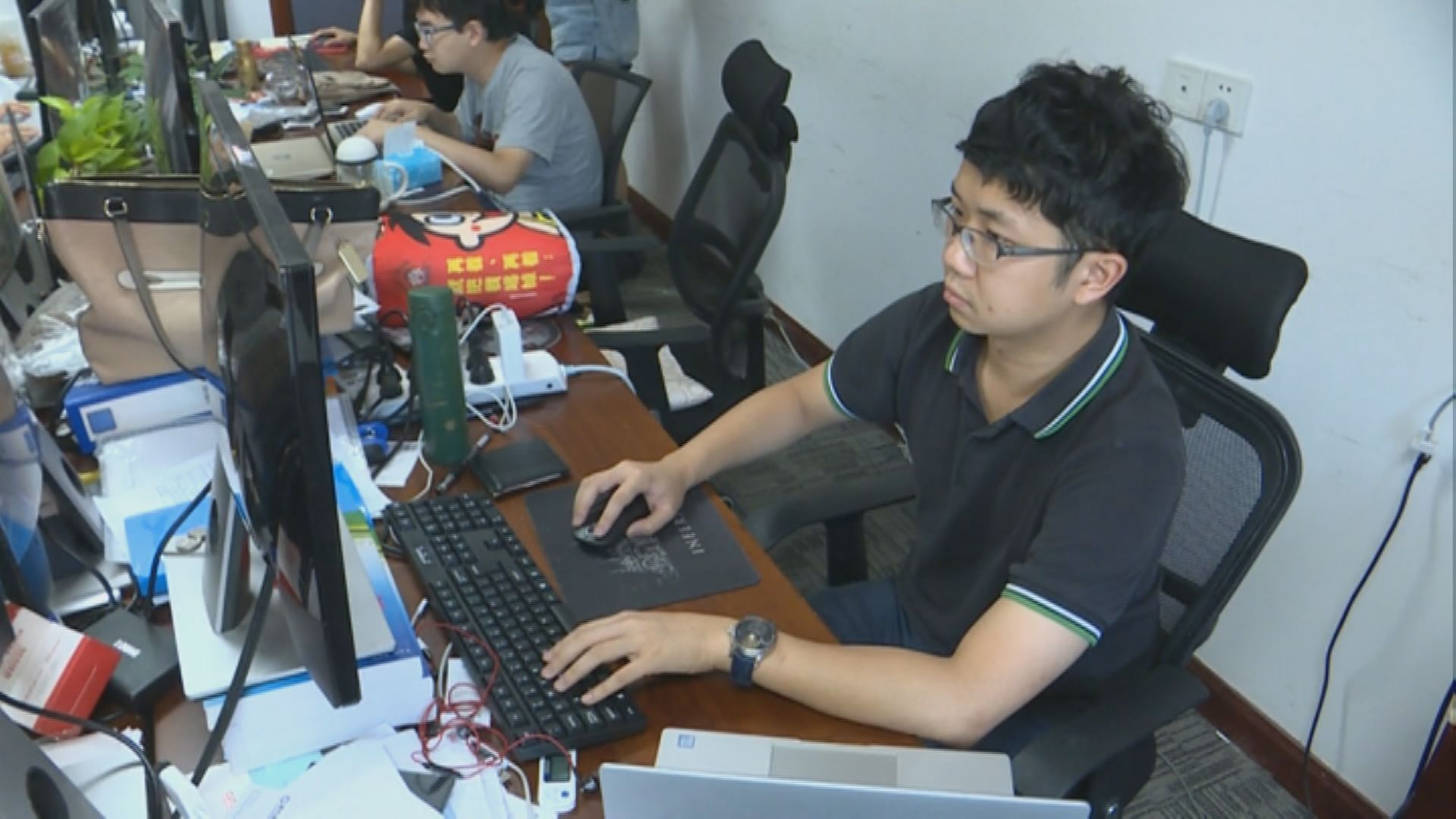 在京港人稱居住證助融入內地生活