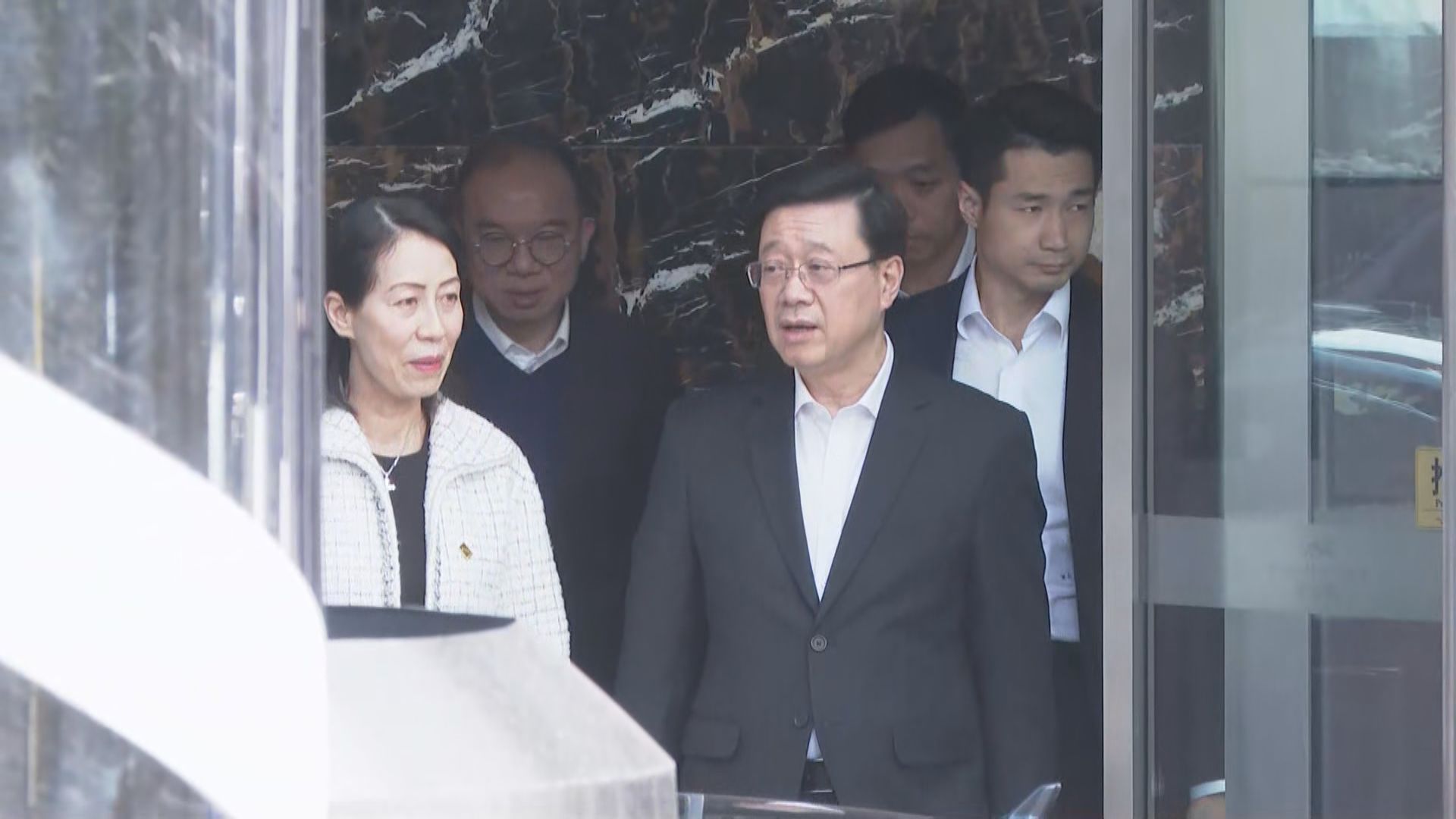 李家超在北京與中國香港商會成員會面