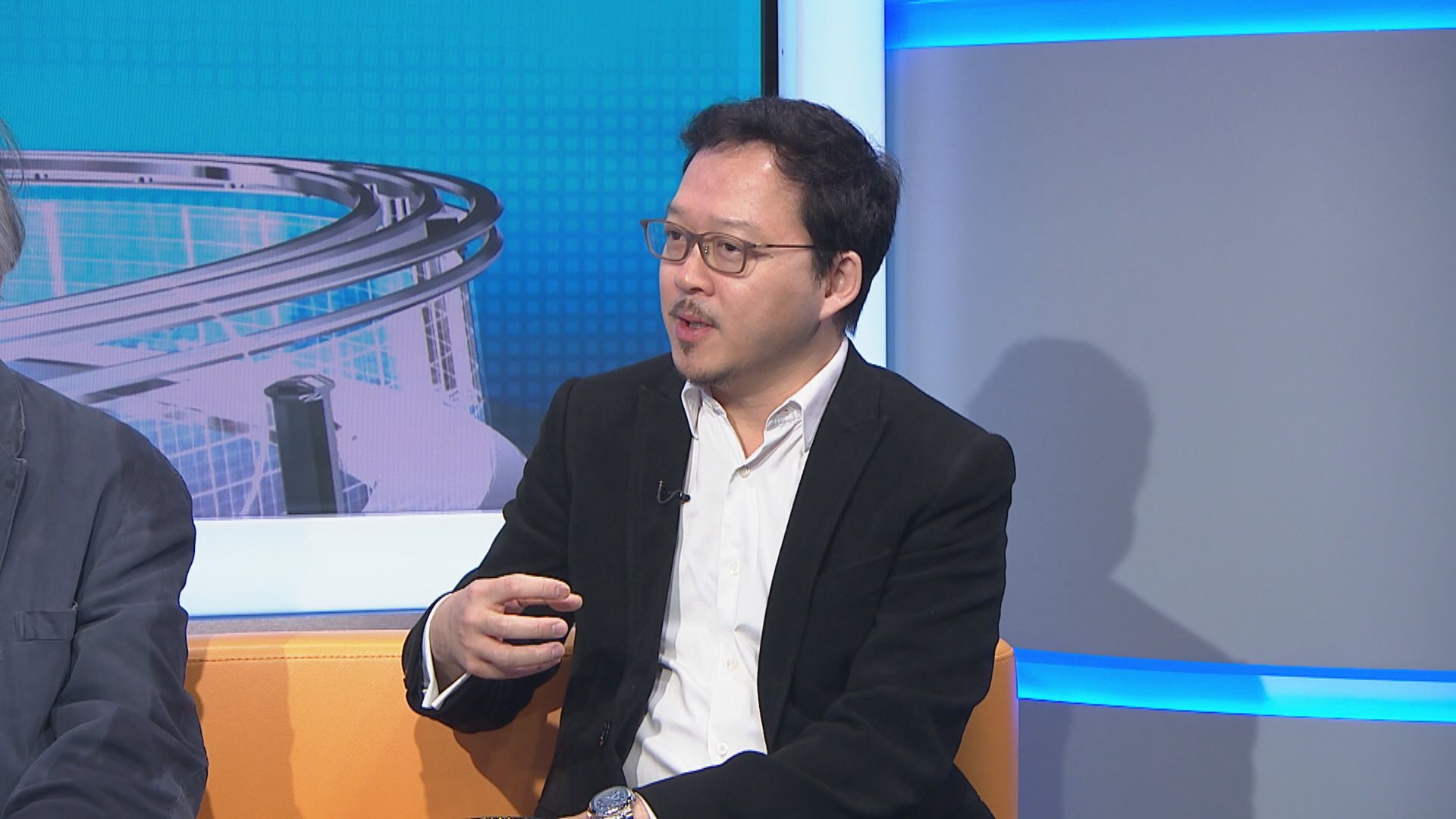 全國人大全票通過張俊勇請辭