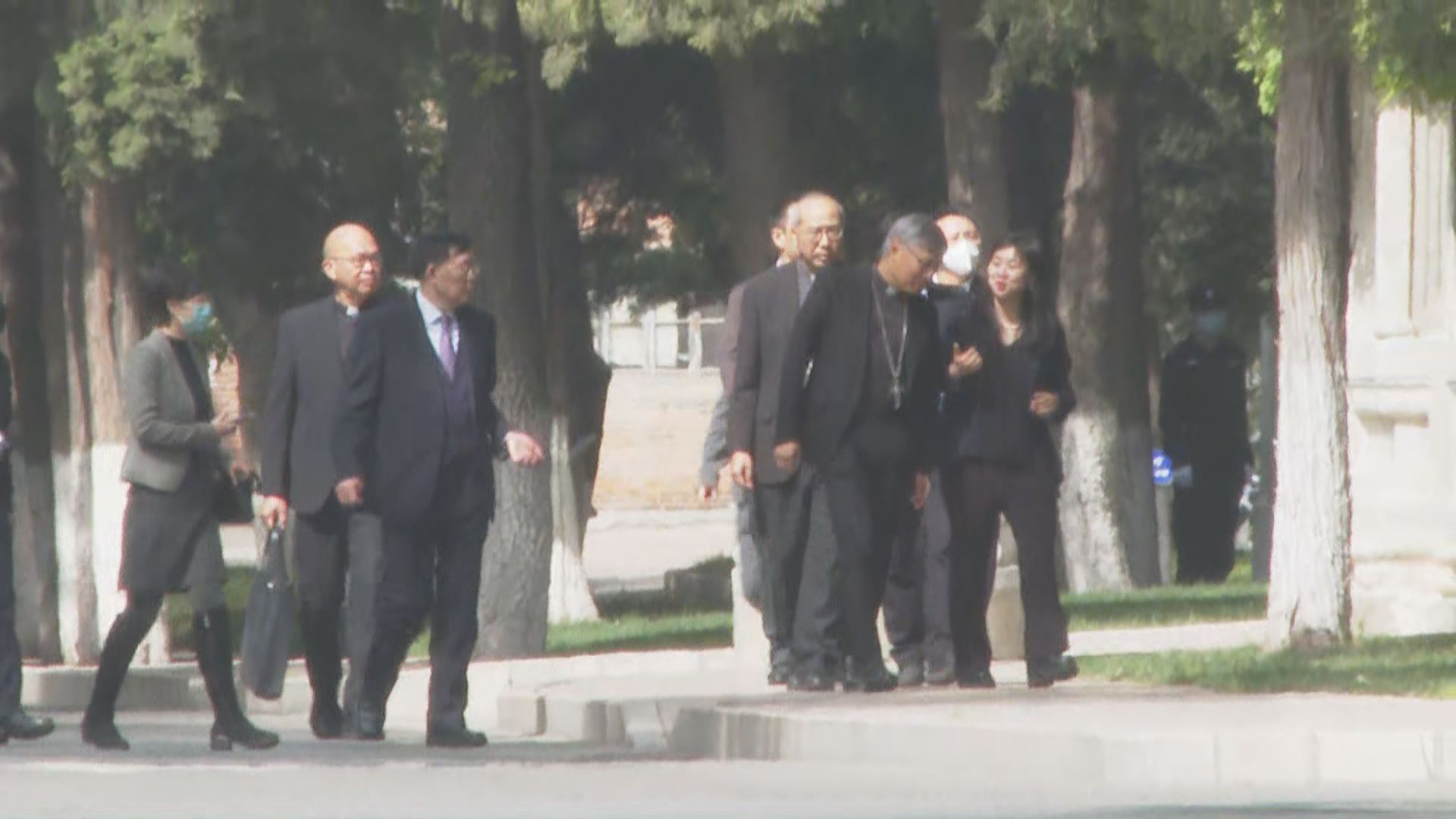 周守仁繼續訪京　早上到利瑪竇神父墓園憑弔