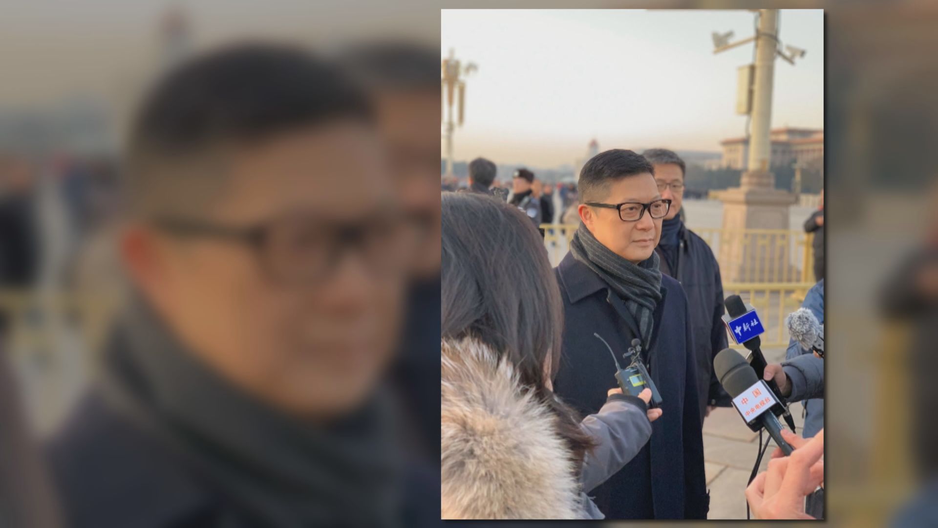 鄧炳強在天安門廣場觀看升旗儀式