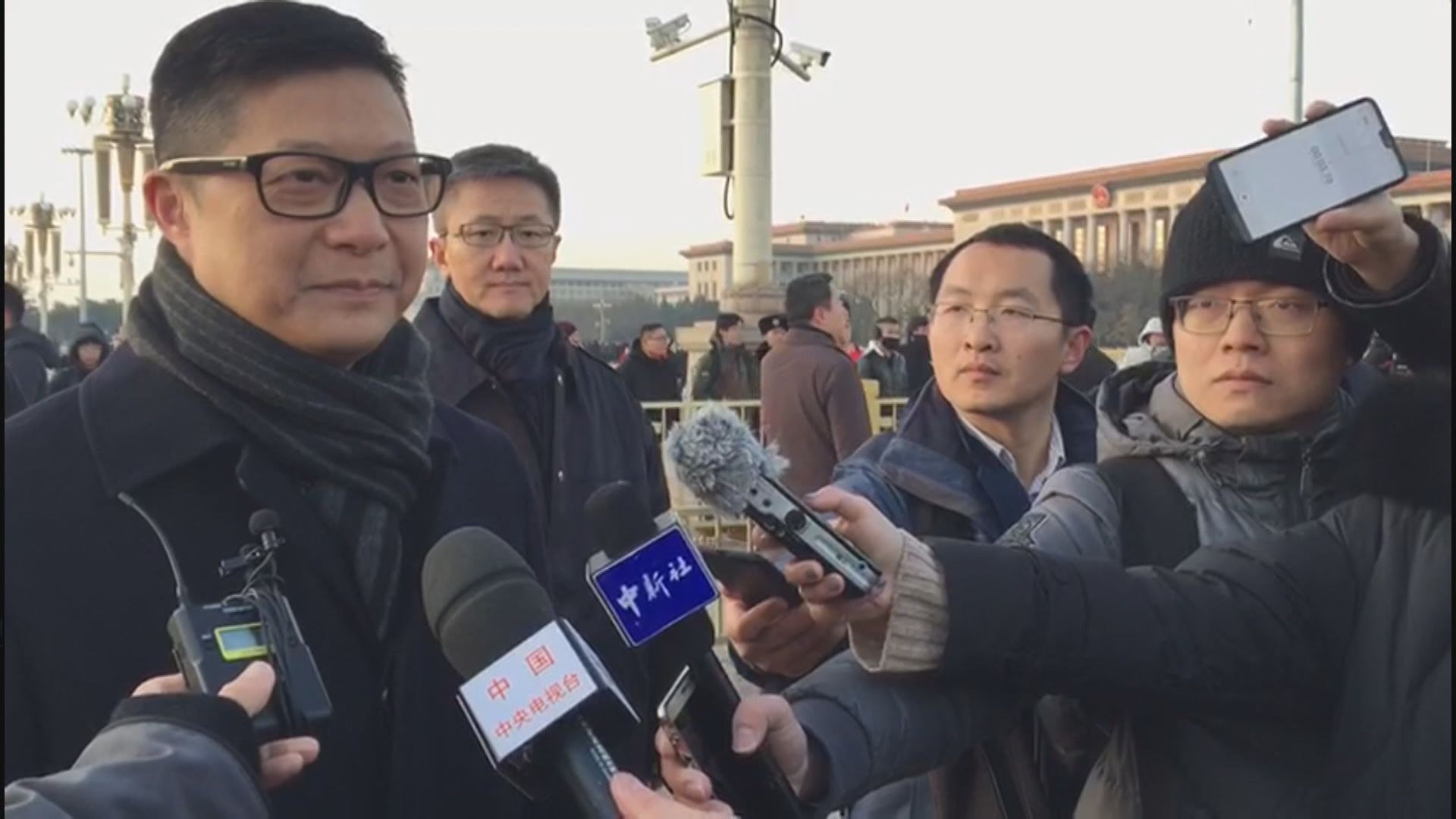 鄧炳強拜訪政法委及港澳辦　張曉明門外迎接