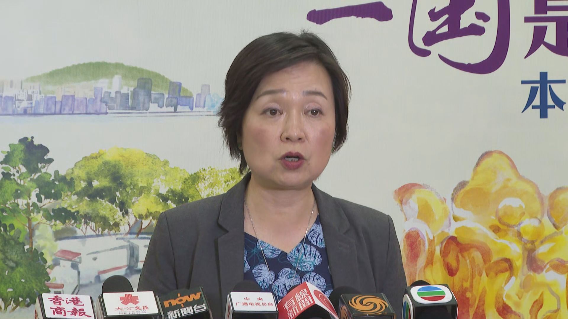 蔡若蓮：學校藏書原則是不會給予學生錯誤訊息