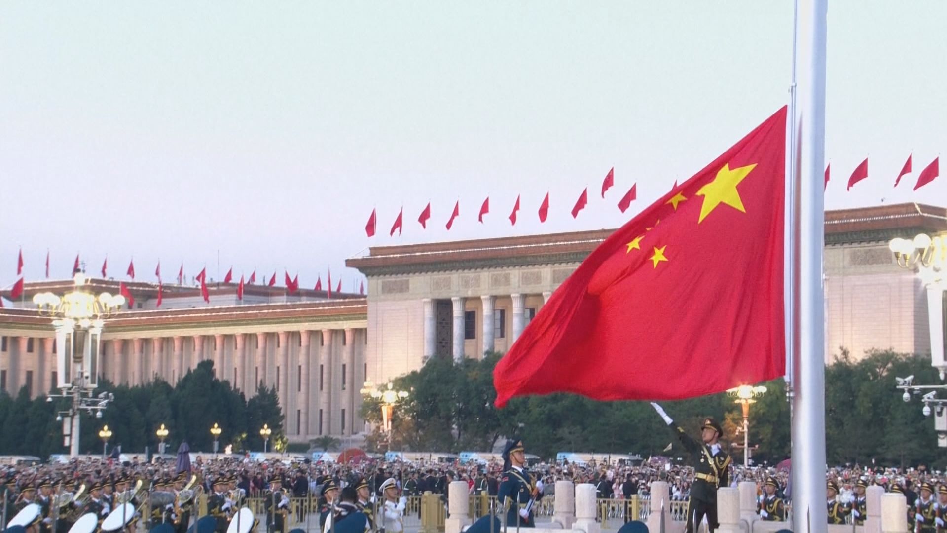 國慶76周年｜天安門廣場舉行升旗儀式