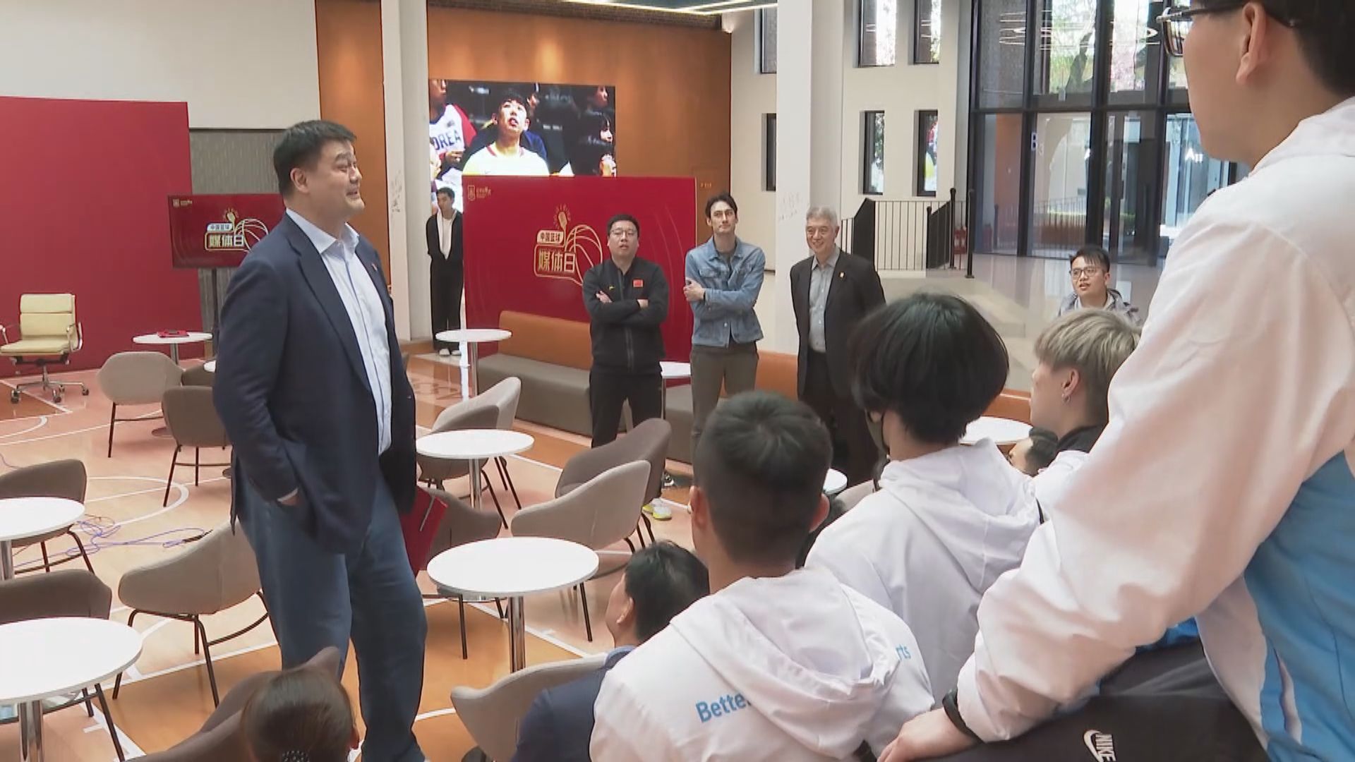 有體育慈善機構安排香港屋邨青少年到北京　與姚明交流